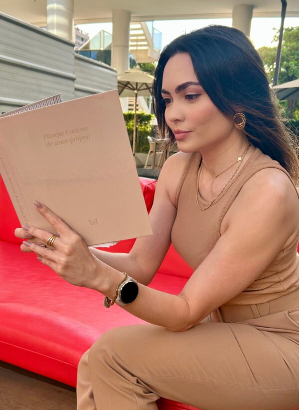 30aa3c81-d814-47e6-920c-b5aa8fc3a90c Planner - capa bege